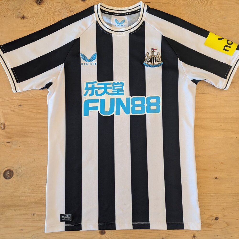 Castore Newcastle 2022/2023 Home Jersey, size medium